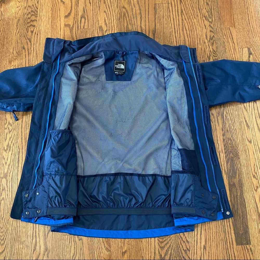 SOLD - North Face Men’s Blue Coat Medium - Picture 11 of 14